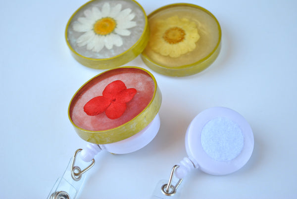 Set of Monochromatic Flower Interchangeable Badge Reel